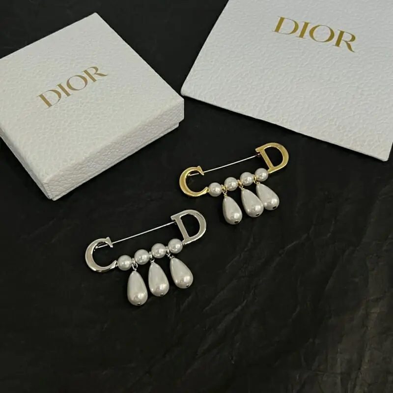 christian dior brooches s_12627a33